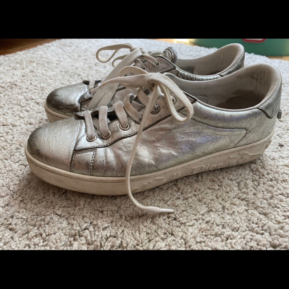 Dior sneakers used. with rubber soles. Some scratches but beautiful anyway